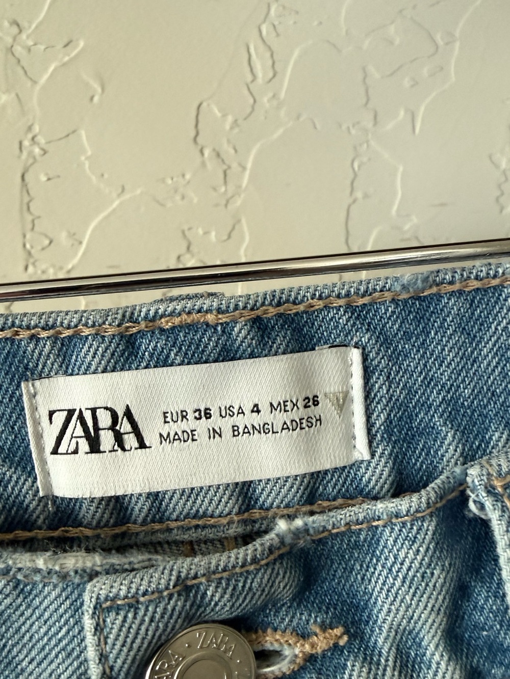 Zara|Women’s Light Wash Straight Leg Jeans with Raw Hem,high rise button fly••• - Picture 9 of 12